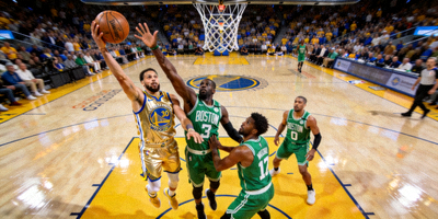 NBA总决赛激烈对抗 - 金州勇士与波士顿凯尔特人